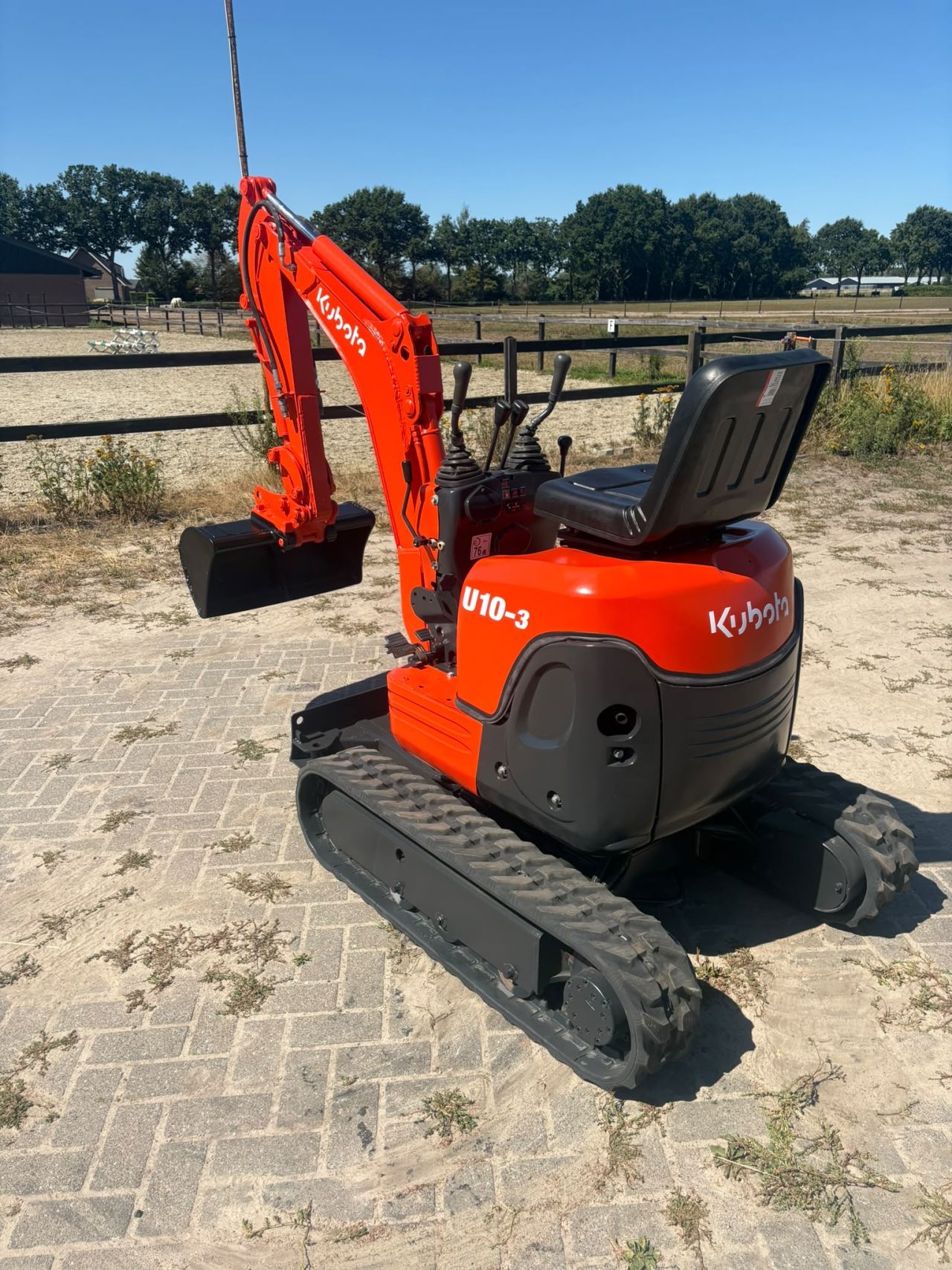 Kubota u-10 2013