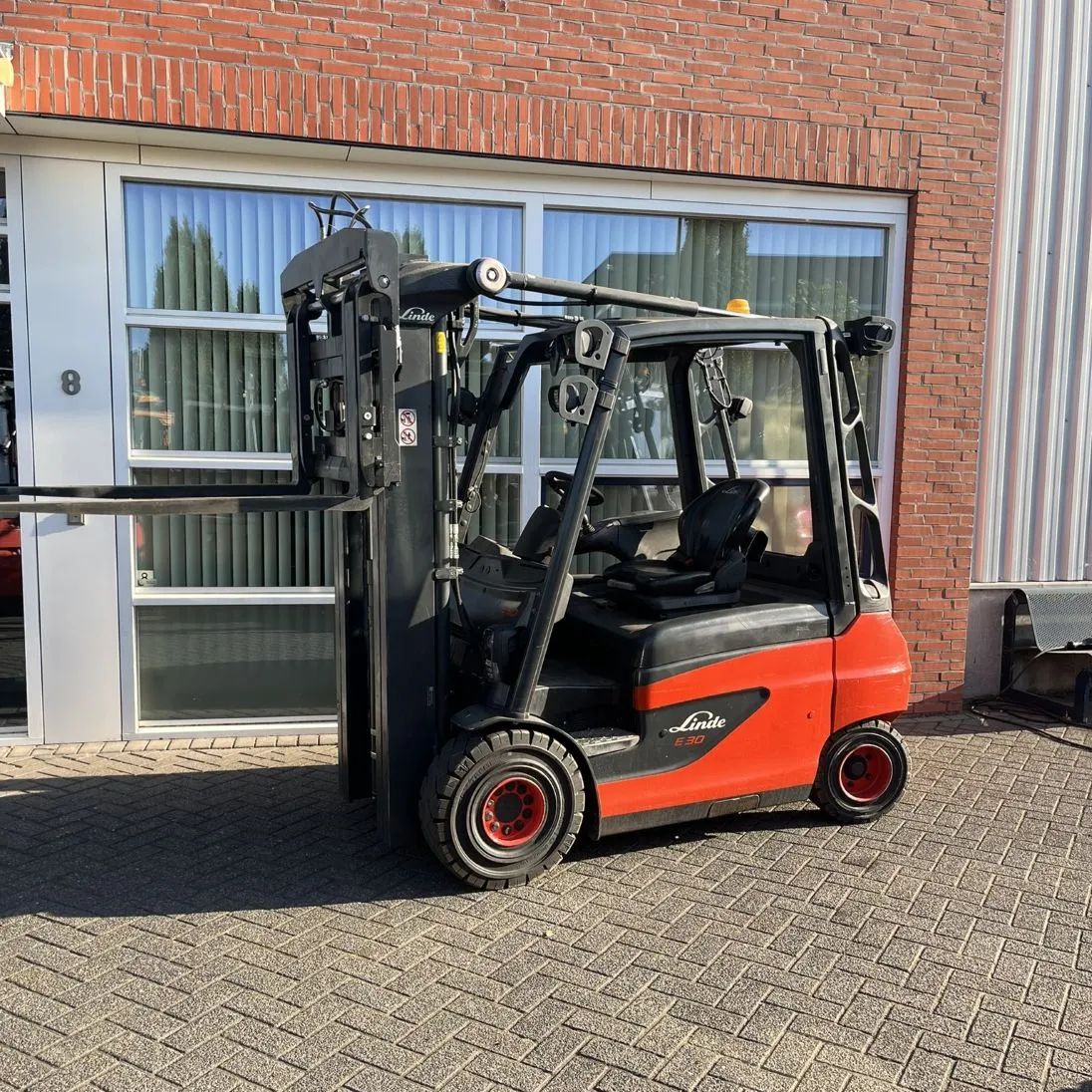 Linde E30-01 met lage urenstand te koop, 3000 kg