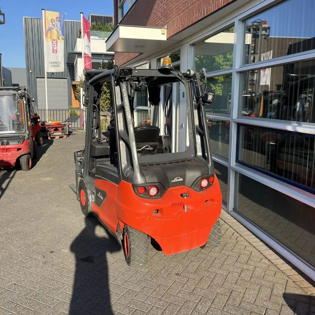 Linde E30-01 met lage urenstand te koop, 3000 kg
