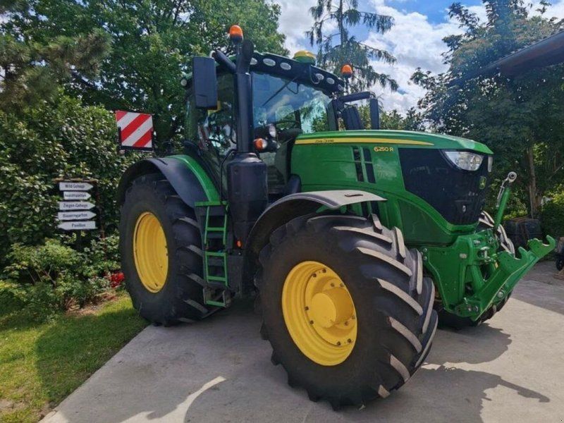 John Deere 6250R