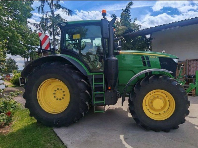 John Deere 6250R