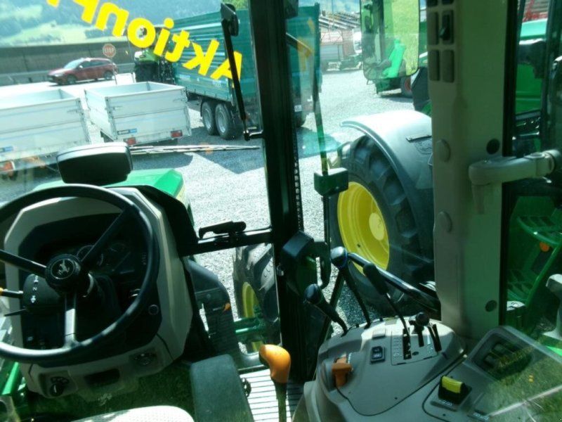 John Deere 5058E