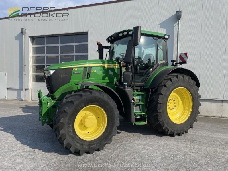 John Deere 6R 250