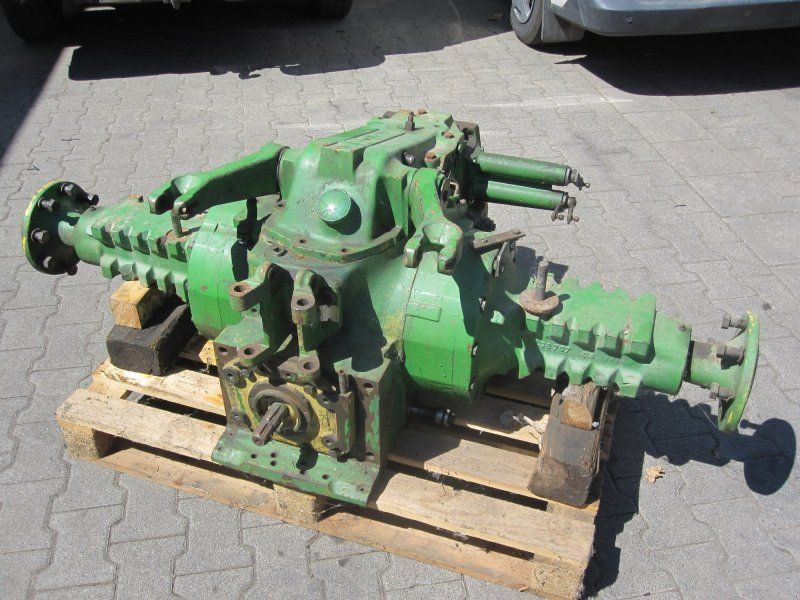 John Deere Hinterachse und Zwischengehäuse 2140