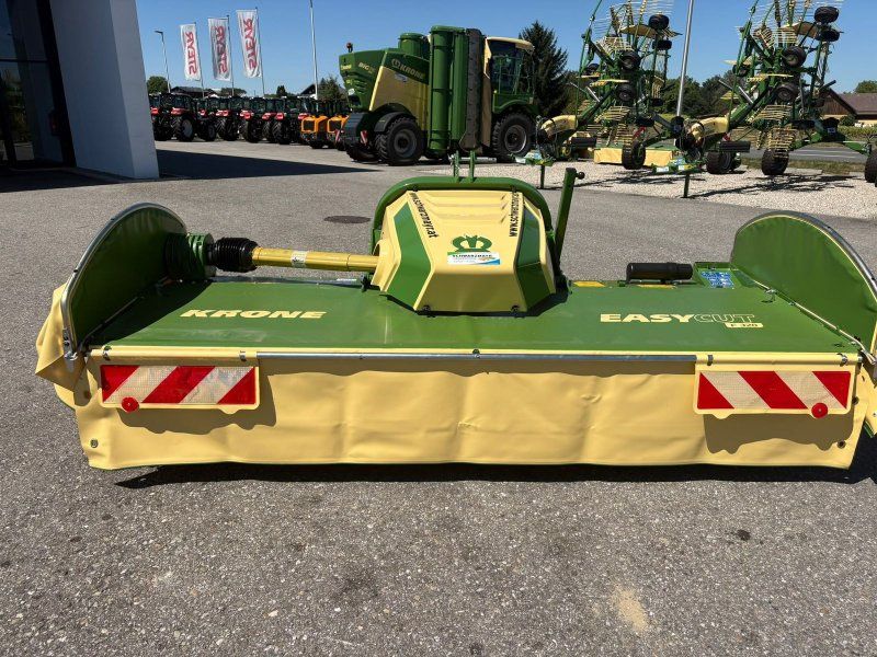 Krone EasyCut F 320 G4 geschoben
