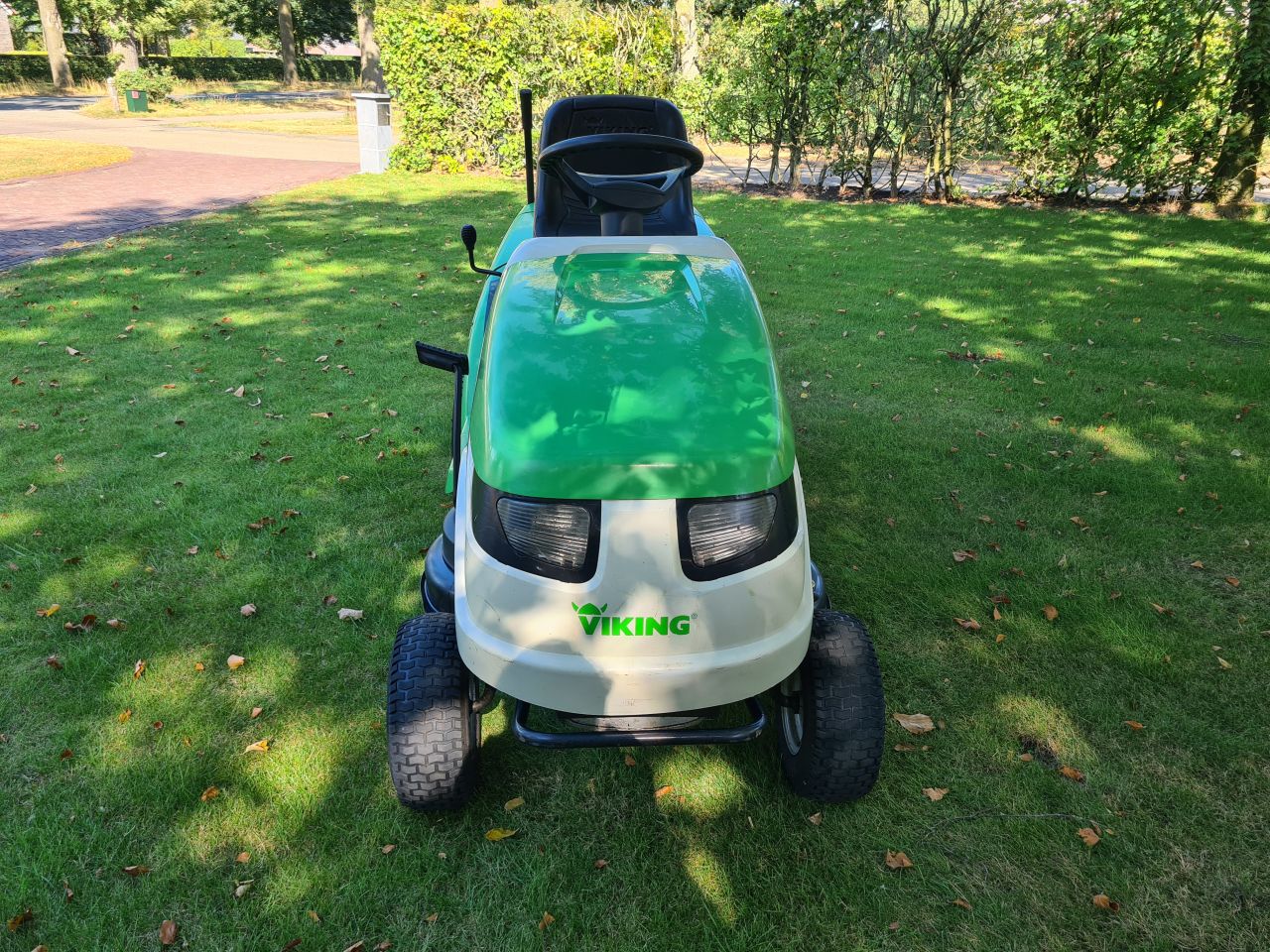 Viking Cyclon zitmaaier met opvangbak hydrostaat.