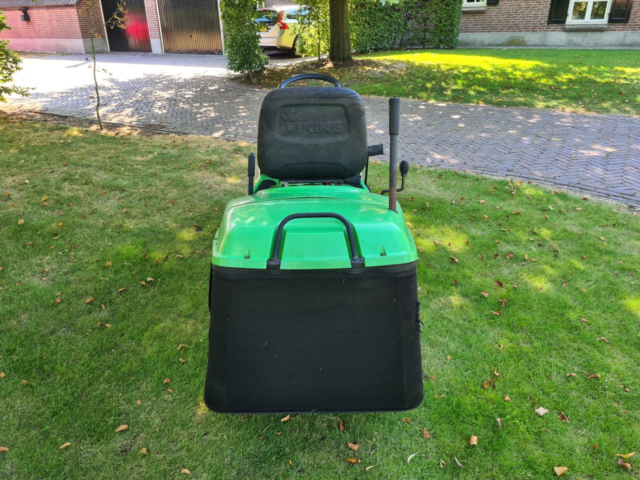 Viking Cyclon zitmaaier met opvangbak hydrostaat.