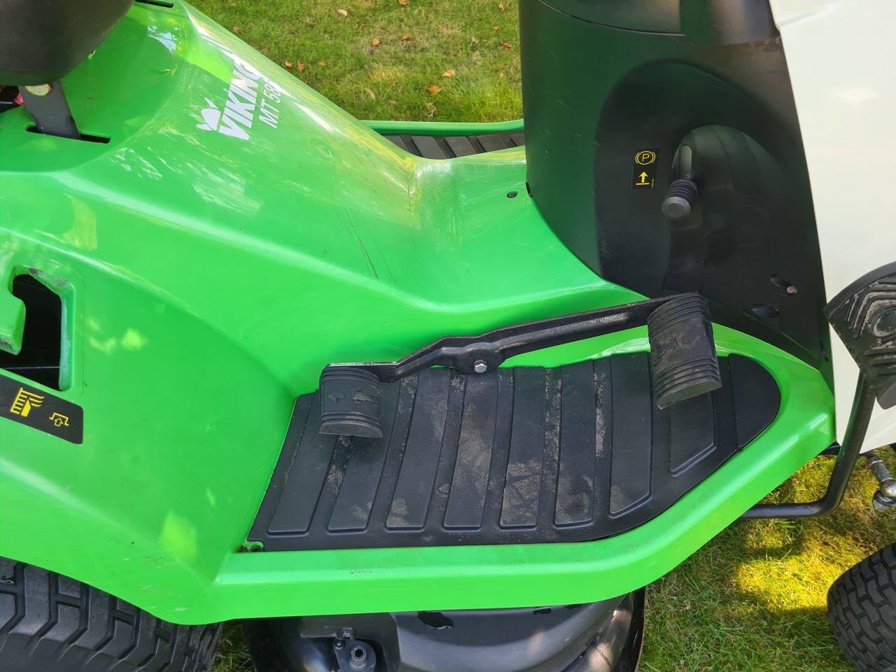 Viking Cyclon zitmaaier met opvangbak hydrostaat.