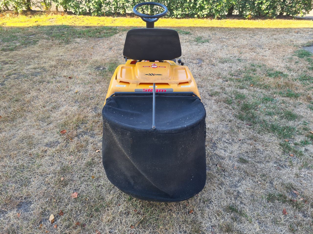 Partner zitmaaier met opvangbak hydrostaat.