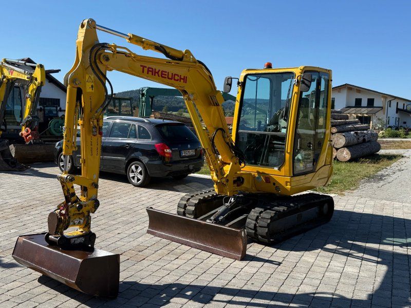 Takeuchi TB 235