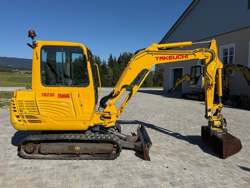 Takeuchi TB 235