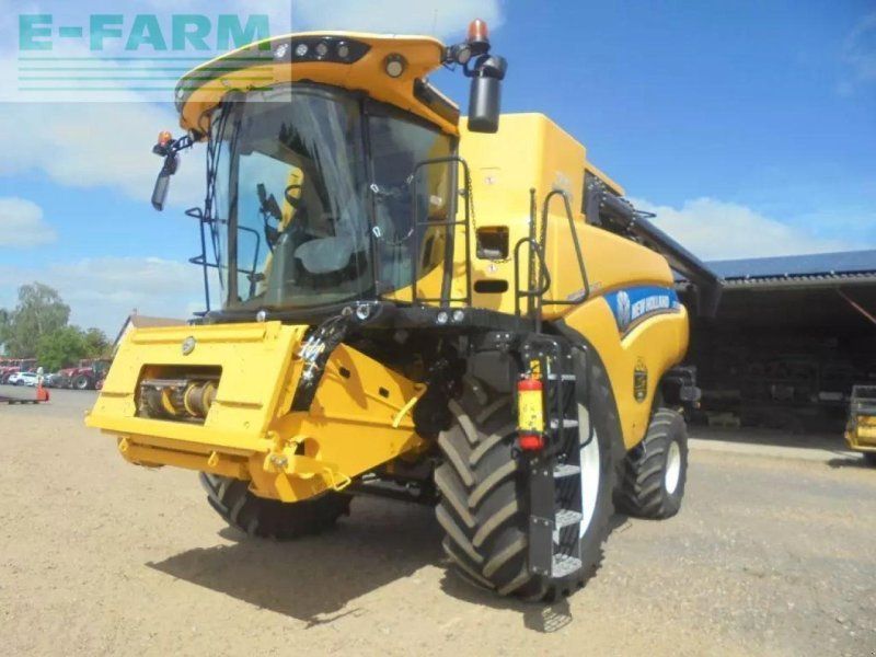 New Holland cr7-80