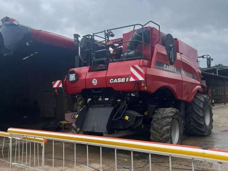Case IH axial-flow 8230