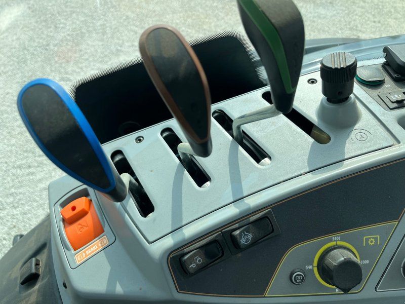 Valtra T215 A