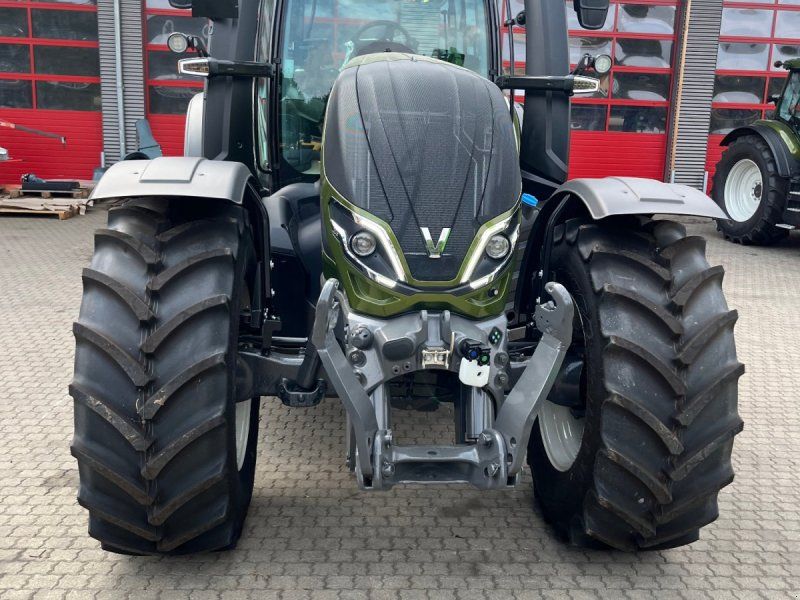 Valtra T215 D mit Rüfa und FK
