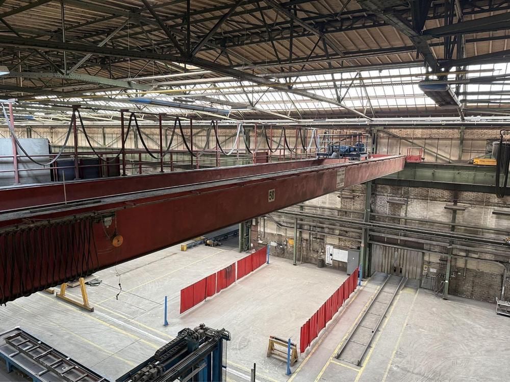 Demag-Laufkran mit 10 Tonnen Tragkraft und 28.470 cm³ Hubraum (Halle 1)