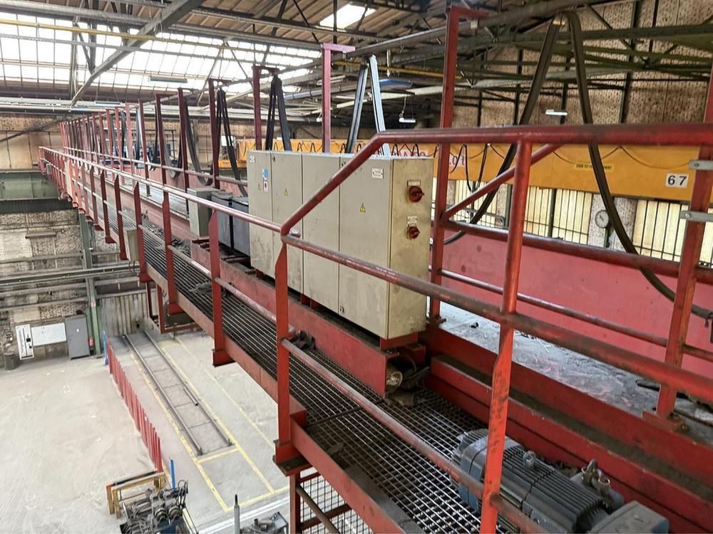 Demag-Laufkran mit 10 Tonnen Tragkraft und 28.470 cm³ Hubraum (Halle 1)
