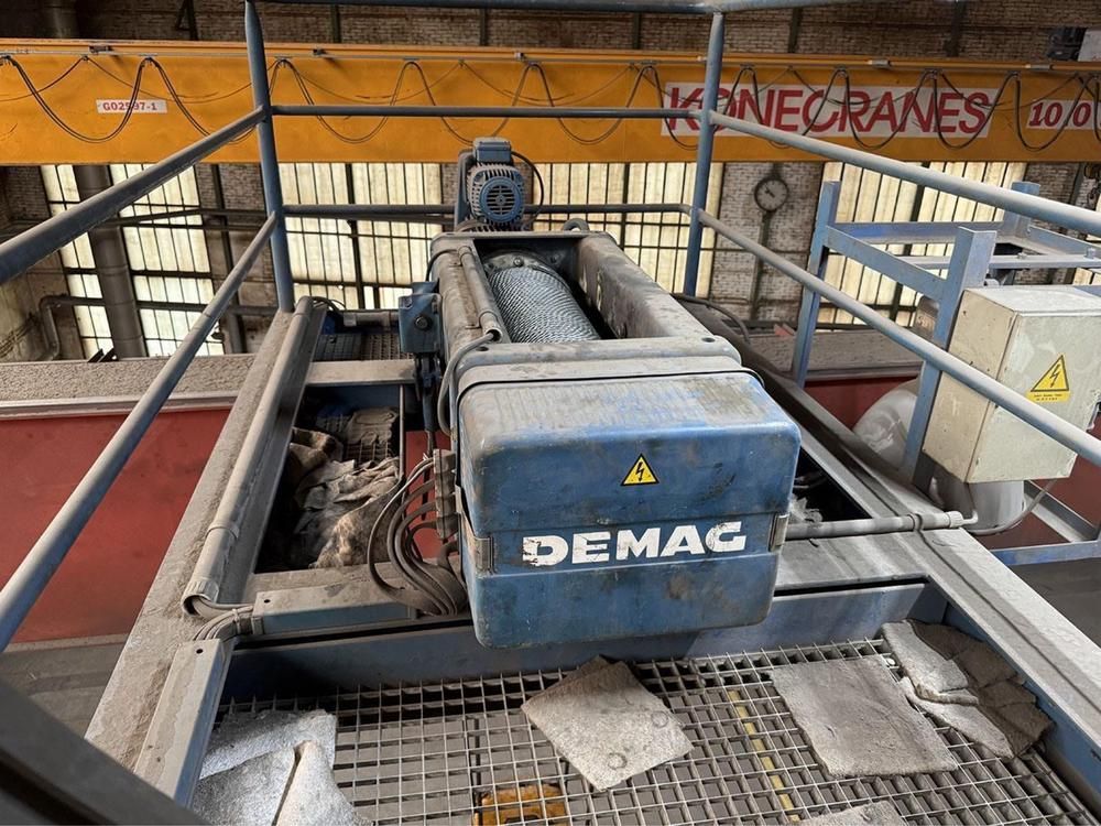 Demag-Laufkran mit 10 Tonnen Tragkraft und 28.470 cm³ Hubraum (Halle 1)