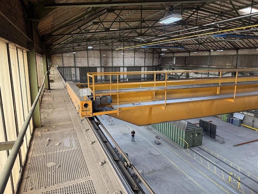 Demag-loopkraan van 10 metrische ton met een reikwijdte van 28.470 mm (hal 1)