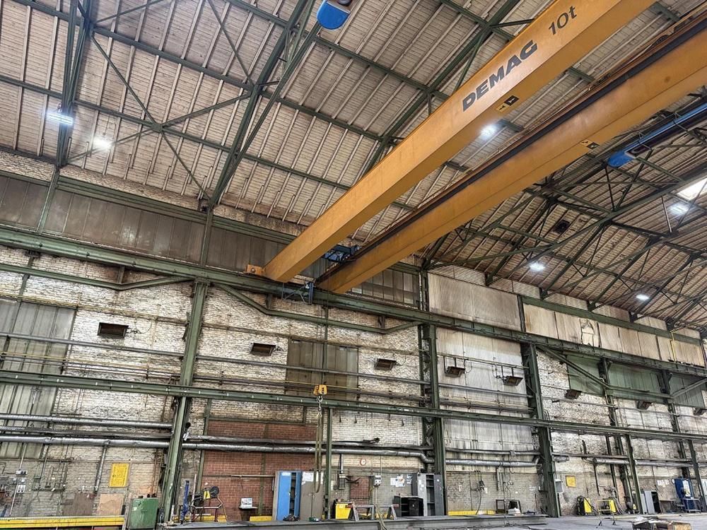 Demag-loopkraan van 10 metrische ton met een reikwijdte van 28.470 mm (hal 1)