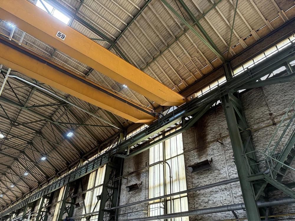 Demag-loopkraan van 10 metrische ton met een reikwijdte van 28.470 mm (hal 1)