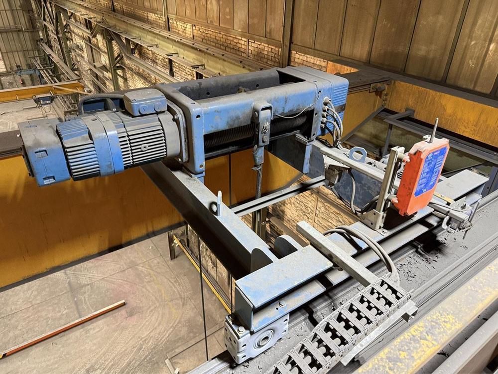 Demag-loopkraan van 10 metrische ton met een reikwijdte van 28.470 mm (hal 1)
