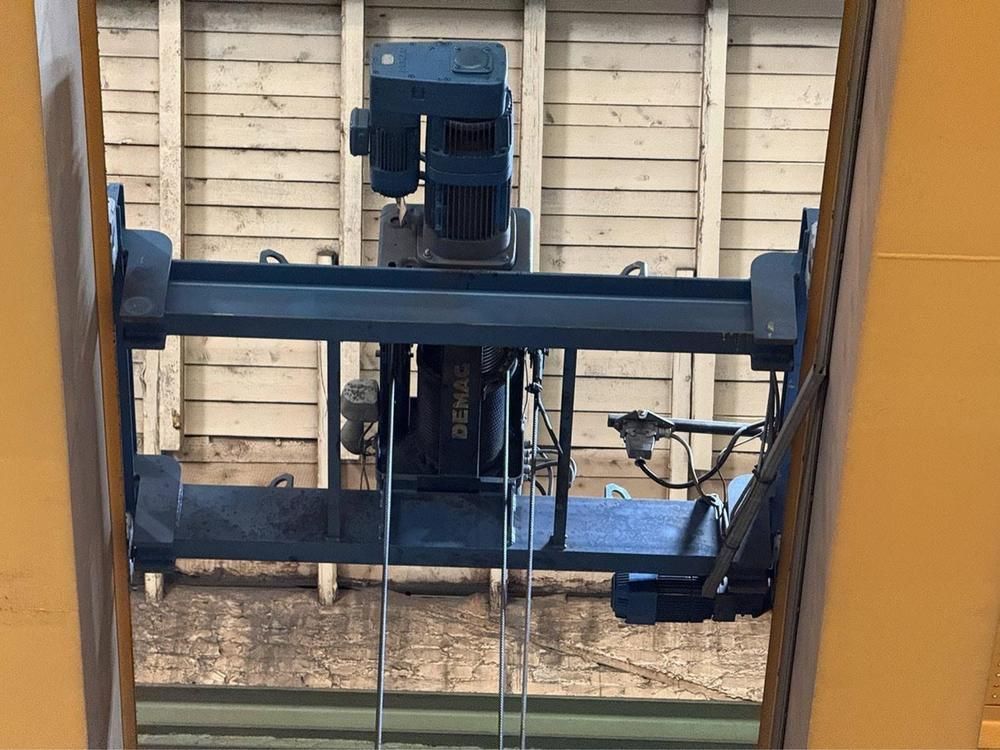 Demag-loopkraan van 10 metrische ton met een reikwijdte van 28.470 mm (hal 1)