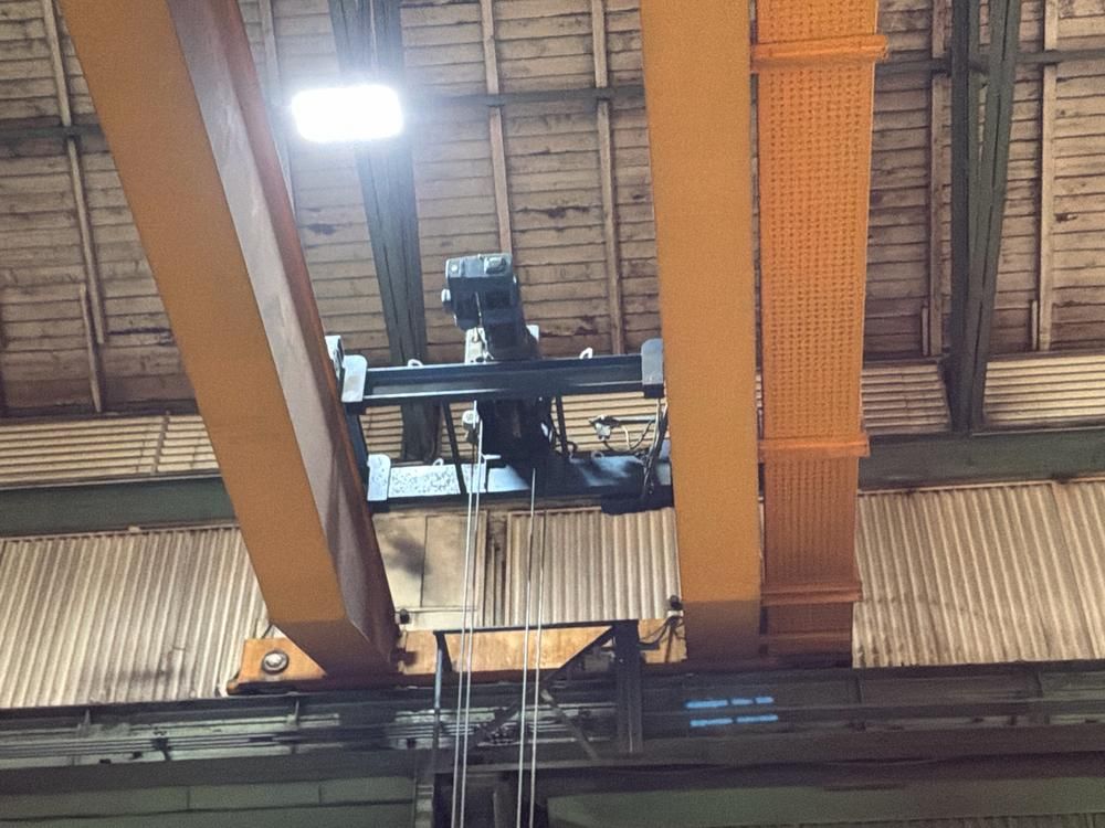 Demag-loopkraan van 10 metrische ton met een reikwijdte van 28.470 mm (hal 1)