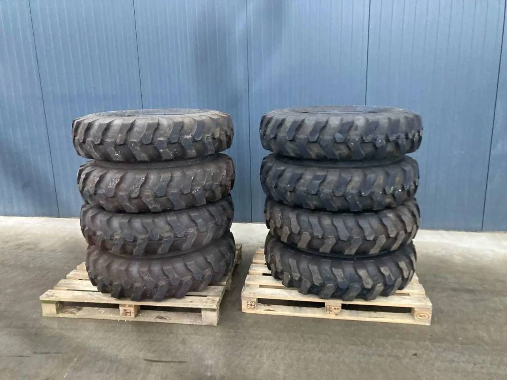 Apollo 1000 x 20 Set / 10.00 x 20: 4x2 Tyres