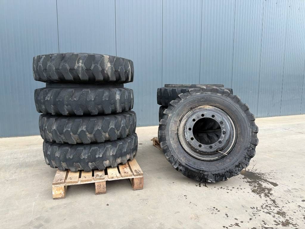 Mitas 1000 x 20 Set / 10.00 x 20: 4x2 Tyres / 1000-20