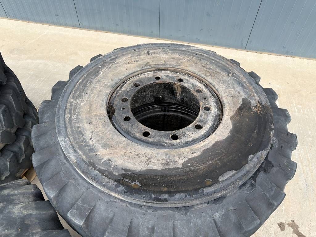 Mitas 1000 x 20 Set / 10.00 x 20: 4x2 Tyres / 1000-20