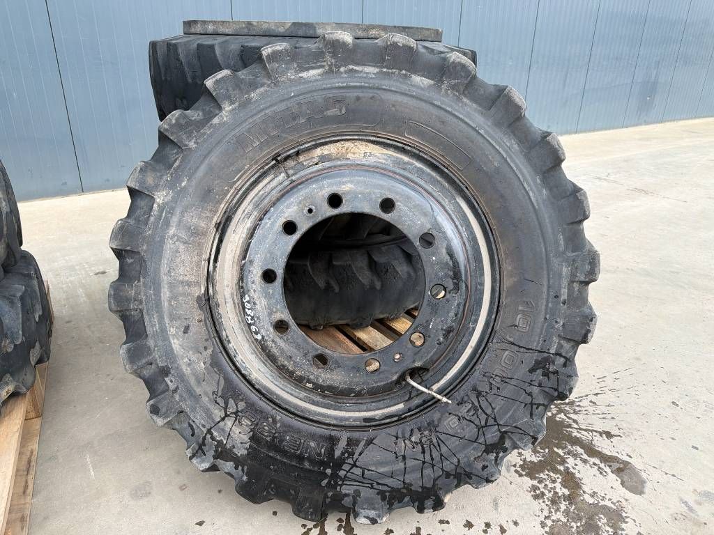 Mitas 1000 x 20 Set / 10.00 x 20: 4x2 Tyres / 1000-20
