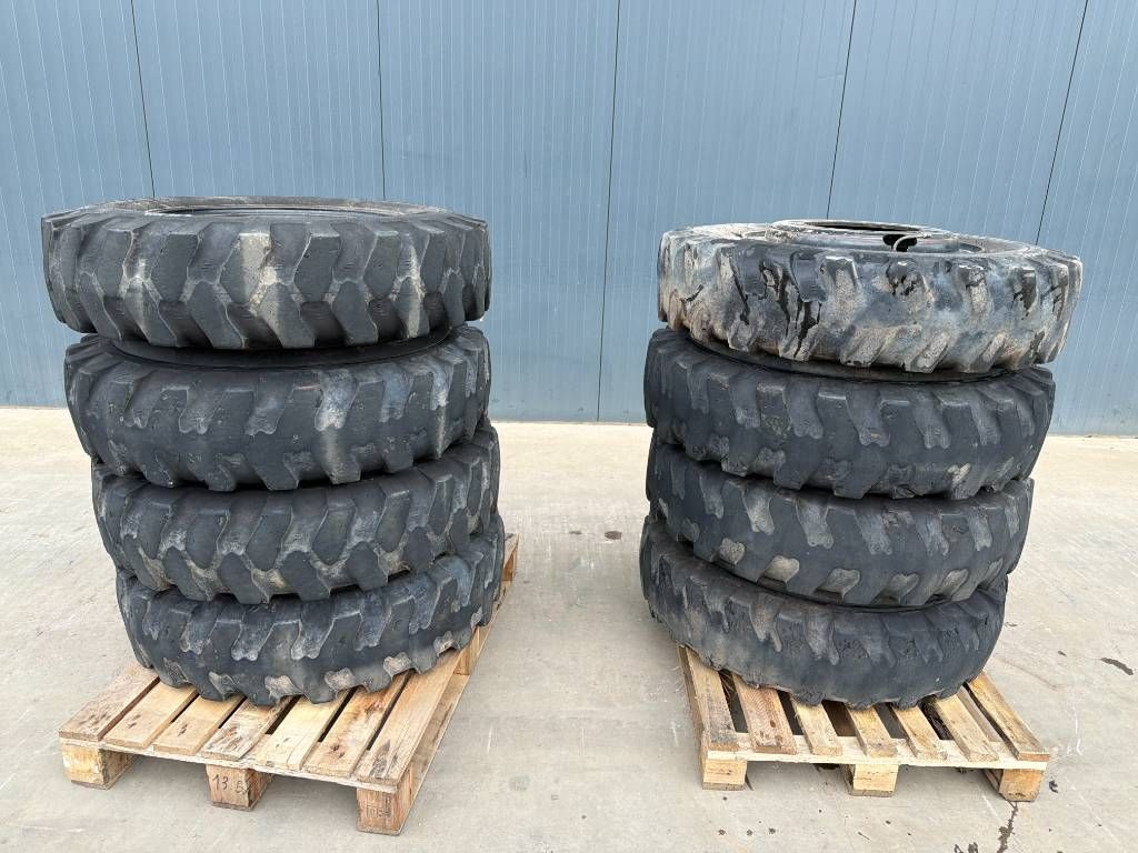 Mitas 1000 x 20 Set / 10.00 x 20: 4x2 Tyres / 1000-20