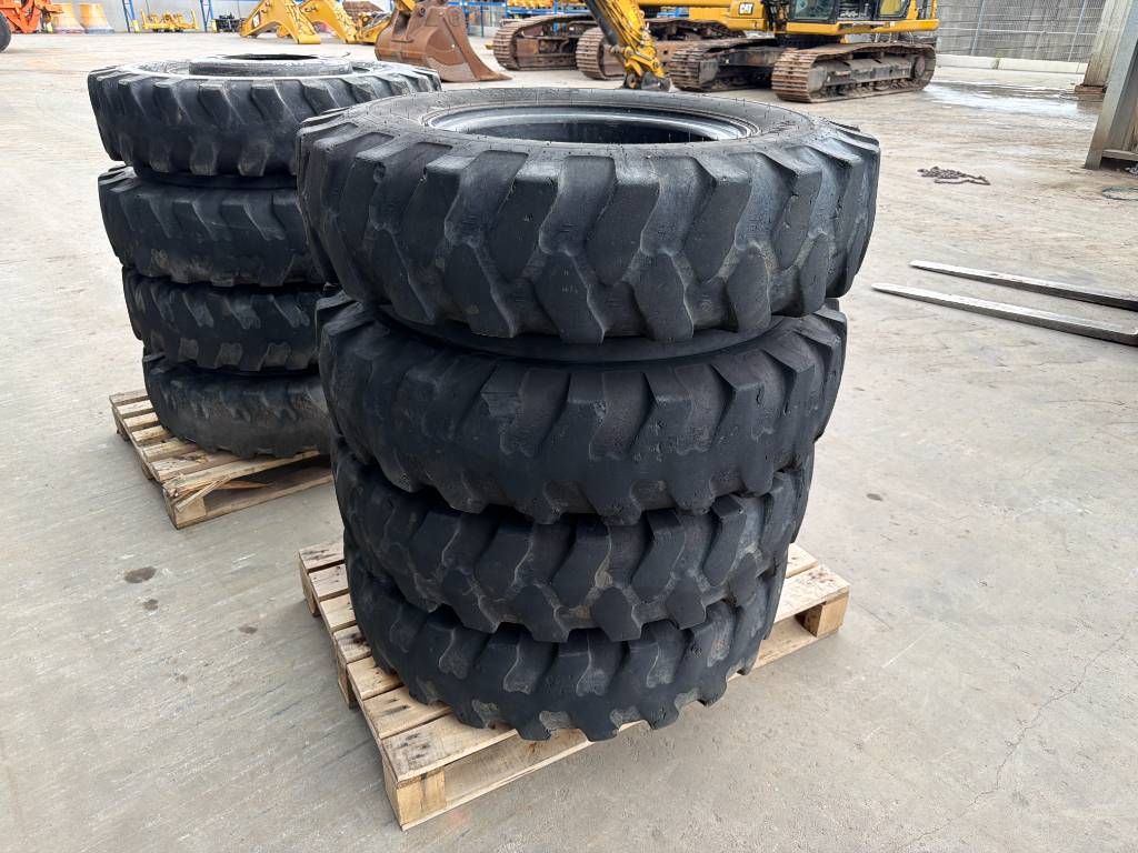Mitas 1000 x 20 Set / 10.00 x 20: 4x2 Tyres / 1000-20