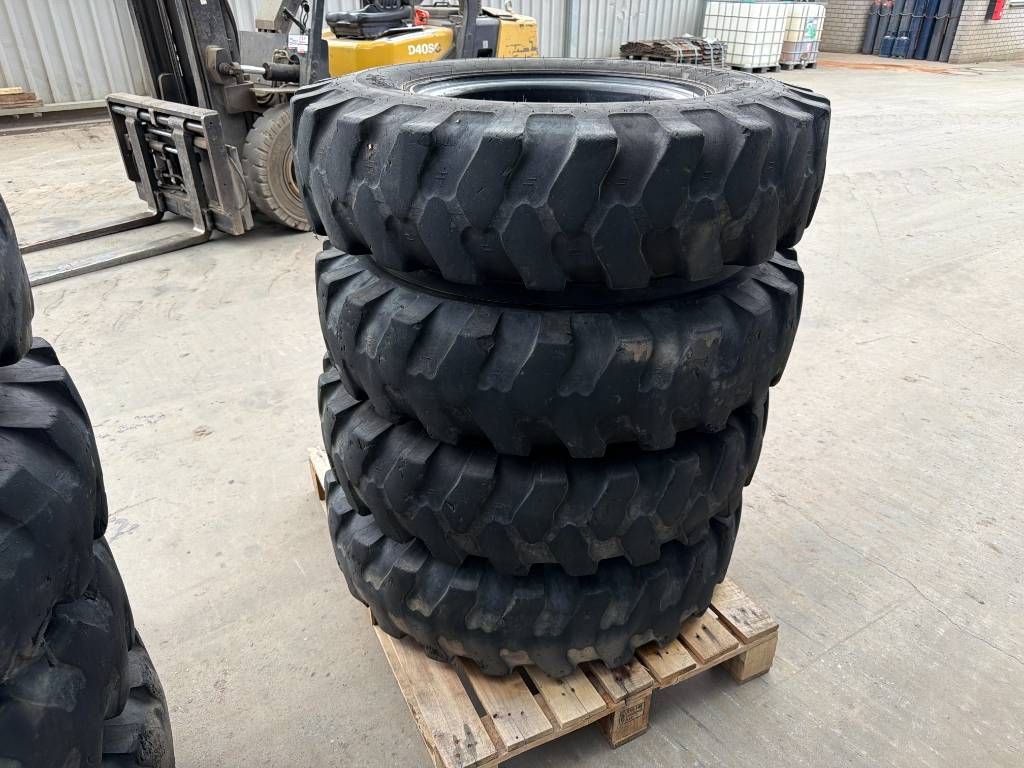 Mitas 1000 x 20 Set / 10.00 x 20: 4x2 Tyres / 1000-20