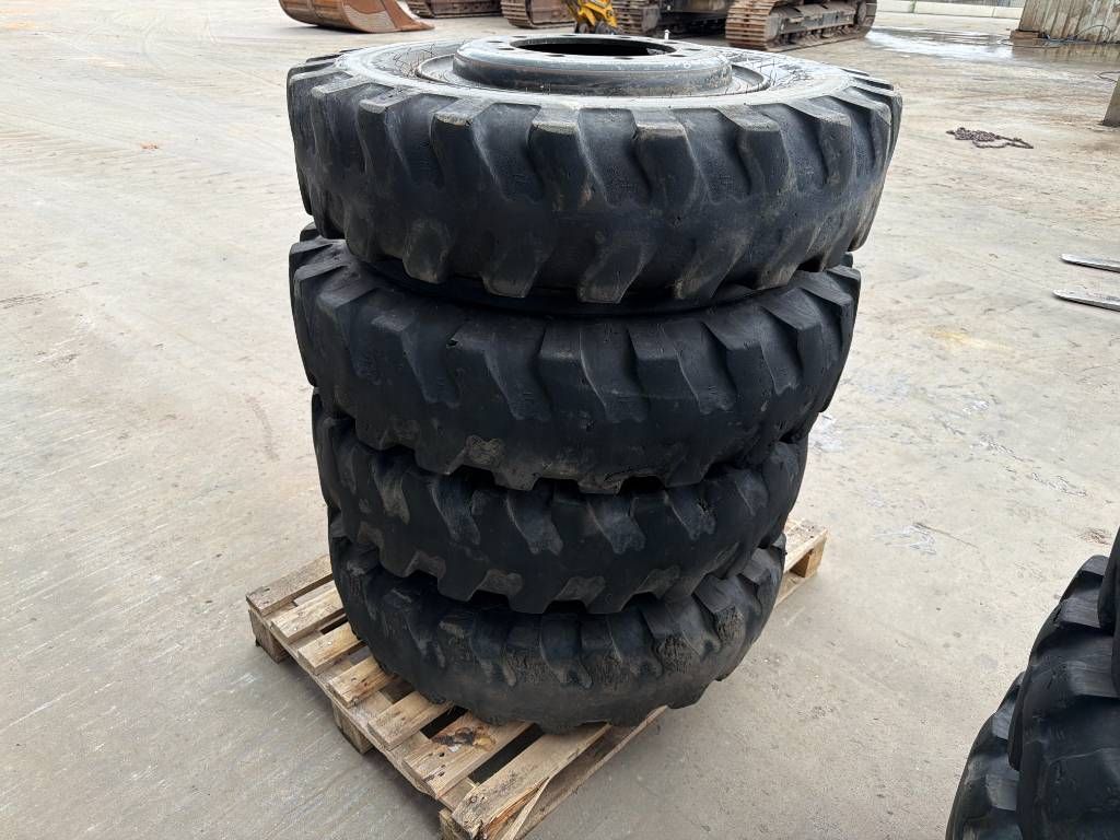 Mitas 1000 x 20 Set / 10.00 x 20: 4x2 Tyres / 1000-20