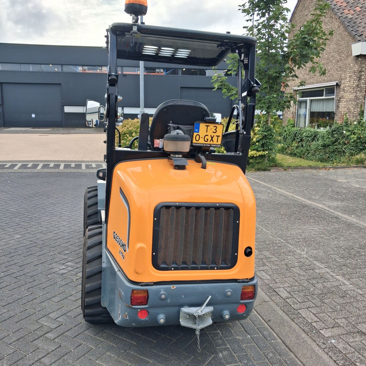 Giant G2500HD Xtra Minishovel.