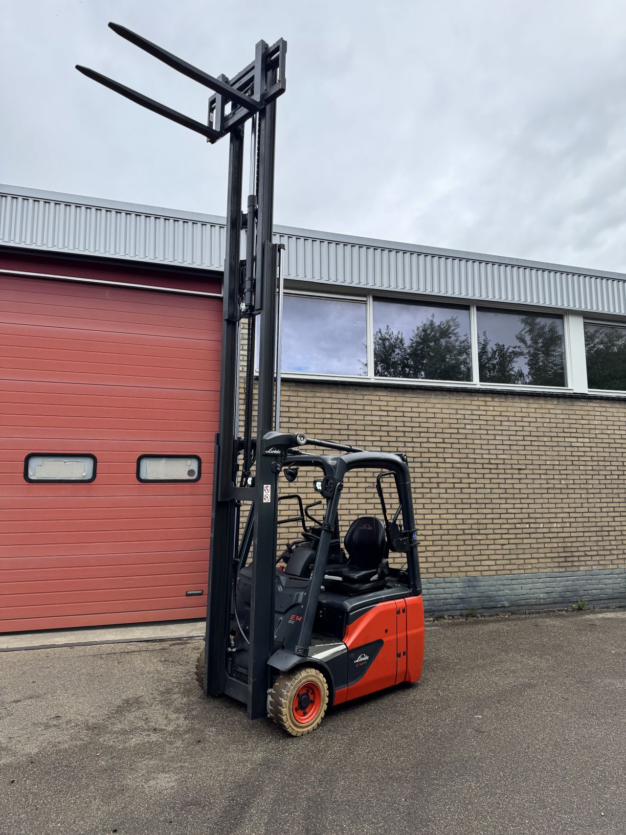LINDE E14 2020 /triplex / zeer wendbaar/ weinig uur