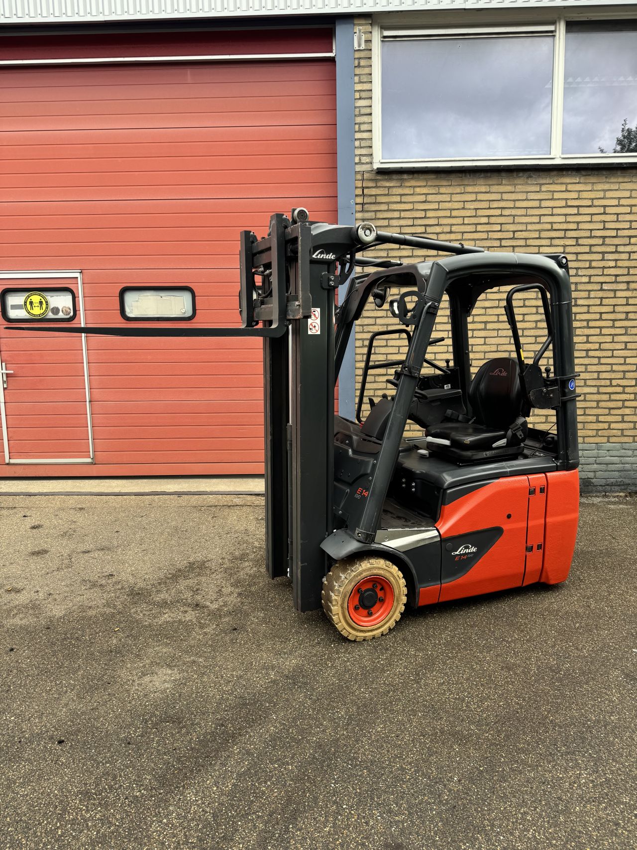 LINDE E14 2020 /triplex / zeer wendbaar/ weinig uur