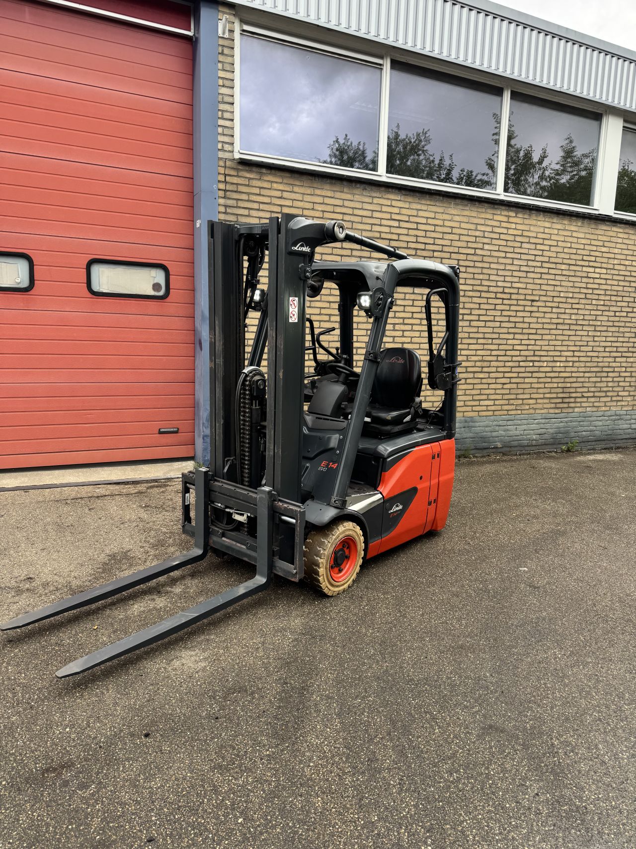 LINDE E14 2020 /triplex / zeer wendbaar/ weinig uur
