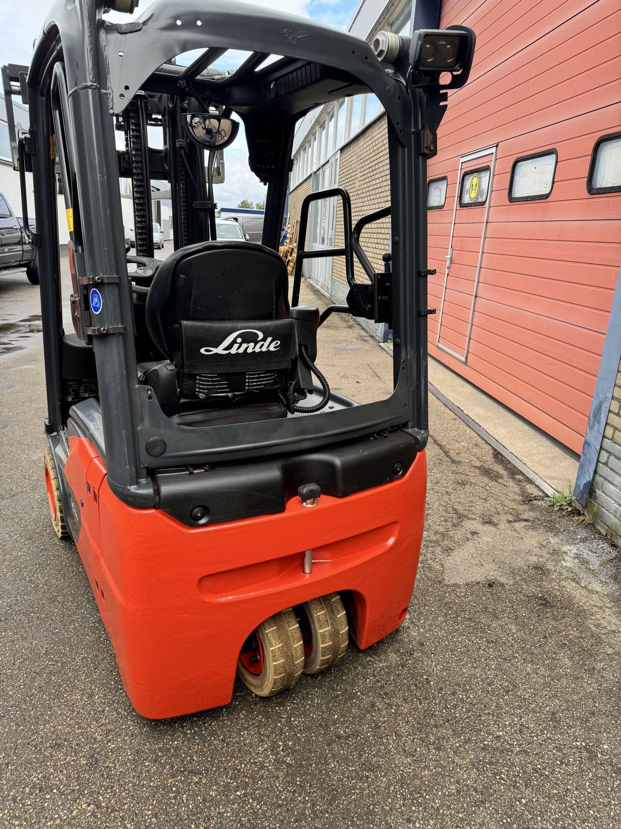 LINDE E14 2020 /triplex / zeer wendbaar/ weinig uur