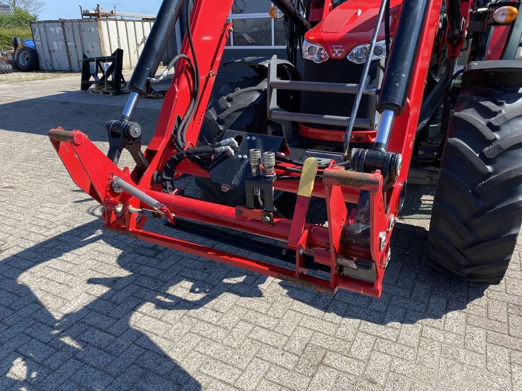 Massey Ferguson 5709M Dyna4