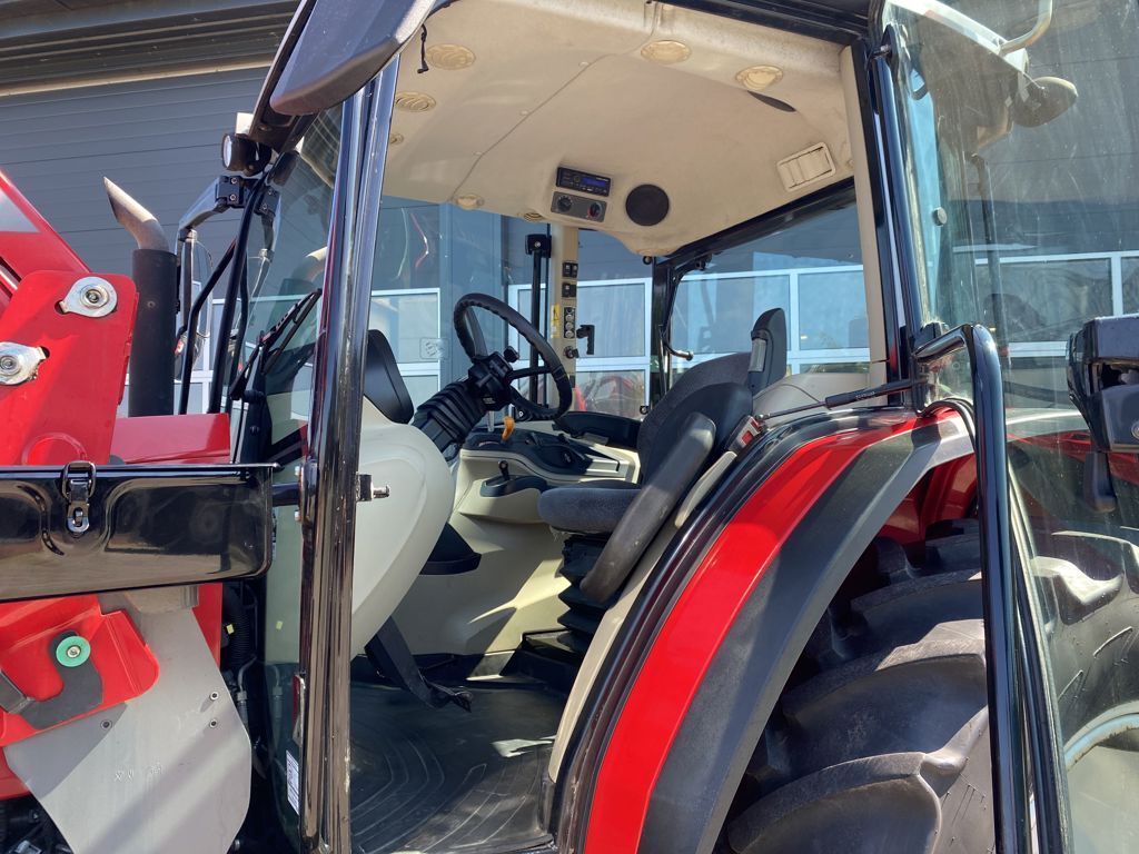 Massey Ferguson 5709M Dyna4
