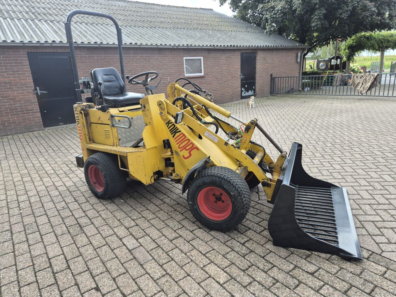 Knikmops 90/ bj 2000/ shovel