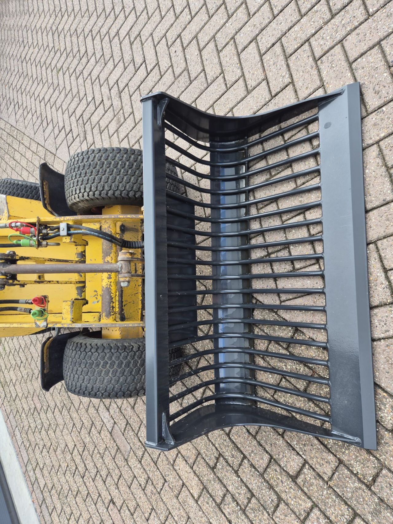 Knikmops 90/ bj 2000/ shovel
