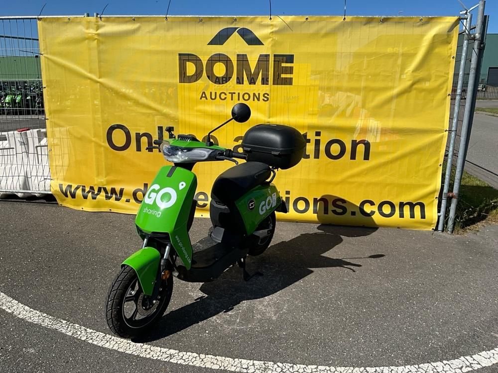 Super SOCO CUx Electric Scooter