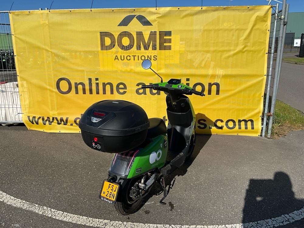Super SOCO CUx Electric Scooter
