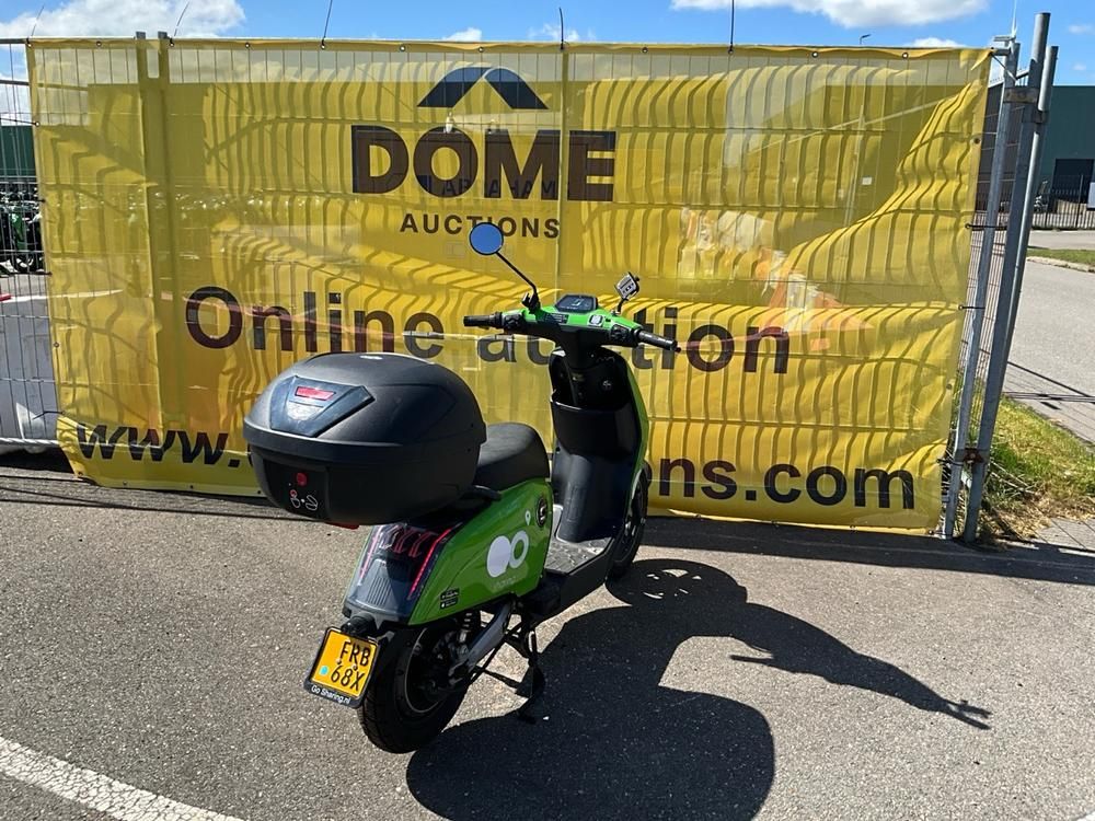 Super SOCO CUx Electric Scooter