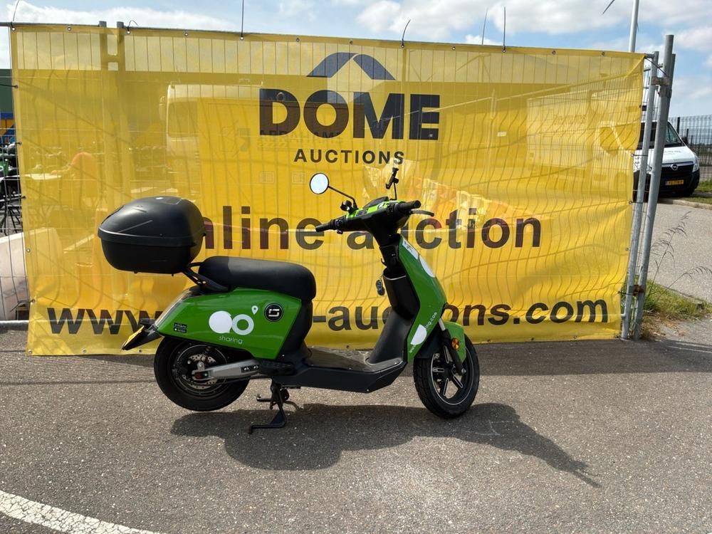 Super SOCO CUx Electric Scooter