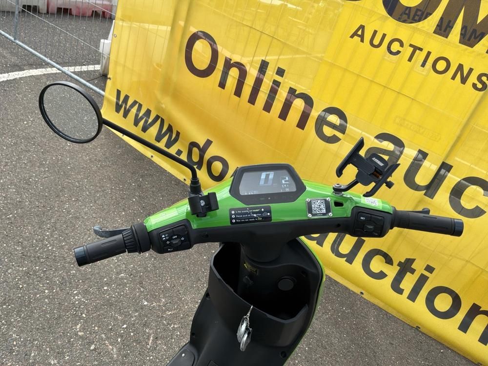 Super SOCO CUx Electric Scooter